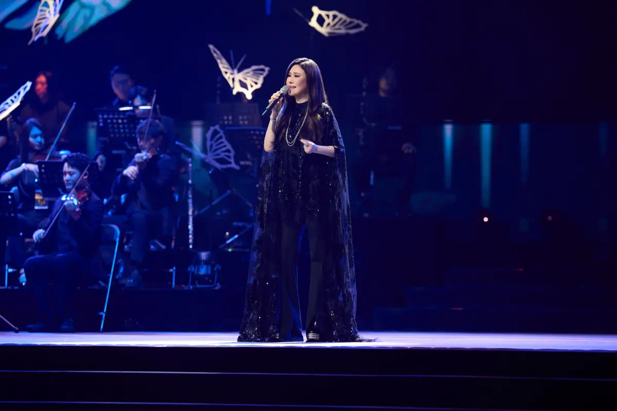 ▲江蕙為了國慶晚會整晚沒睡，連3天都跑到大巨蛋，因為有點感冒，她還吃了不少預防藥品，要把病情壓下來。（圖／台北市觀傳局提供）