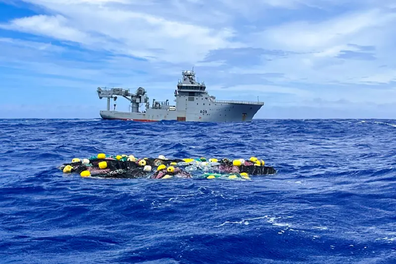 ▲紐西蘭皇家海軍軍艦在5日時於薩摩亞擱淺後沉沒，所幸船上75人平安獲救，不過擱淺原因有待進一步調查。美聯社資料照。（圖／美聯社／達志影像）