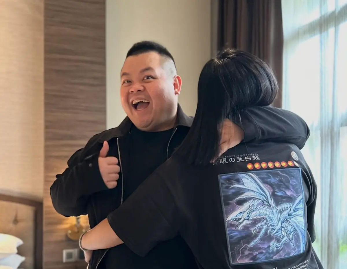 ▲大蛇丸（左）情人節在高雄約會，曬出和女友的甜蜜互動照，對方親暱勾手、捏臉，他也寫下：「這是愛～」讓超過4萬人閃瞎了眼。（圖／翻攝自大蛇丸IG）