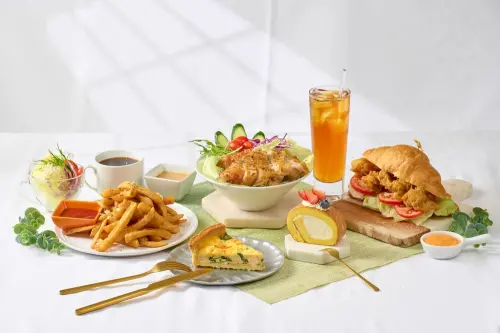 ▲和逸飯店・台北忠孝館四人同行至THE Lounge享用午茶 其中一份由飯店招待。（圖／國泰飯店觀光事業提供）