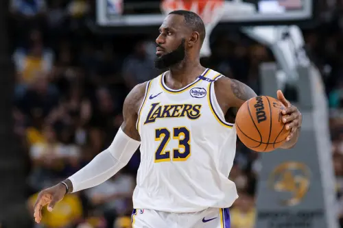 美媒爆料：勇士今夏曾想透過交易的到LeBron James　AD：不意外
