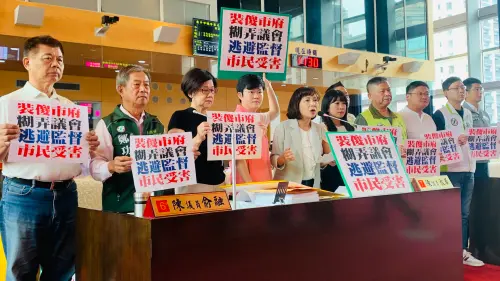 立院之爭延燒台中！綠不滿市府裝傻集體舉牌　議長要求加強溝通
