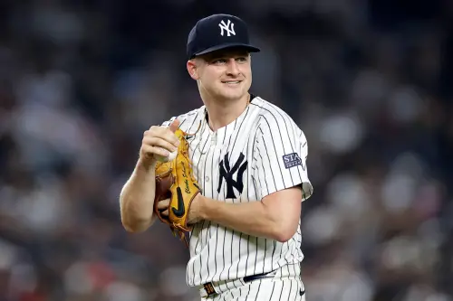 ▲MLB分區系列賽正火熱開打,洋基誰將擔任G3先發備受關注,稍早答案正式出爐,條紋軍將派出右投Clarke Schmidt擔綱先發。(圖/美聯社/達志影像) ▲MLB分區系列賽正火熱開打,洋基誰將擔任G3先發備受關注,稍早答案正式出爐,條紋軍將派出右投Clarke Schmidt擔綱先發。(圖/美聯社/達志影像)