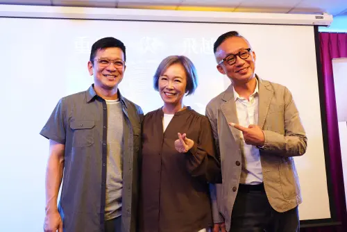 陳子鴻(左)和許常德(右)今日出席「重現與飛越 林秋離音樂故事展」開幕記者會,分享對江蕙國慶晚會開唱的看法。(圖/創客音樂工作室提供) ▲陳子鴻(左)和許常德(右)今日出席「重現與飛越 林秋離音樂故事展」開幕記者會,分享對江蕙國慶晚會開唱的看法。(圖/創客音樂工作室提供)