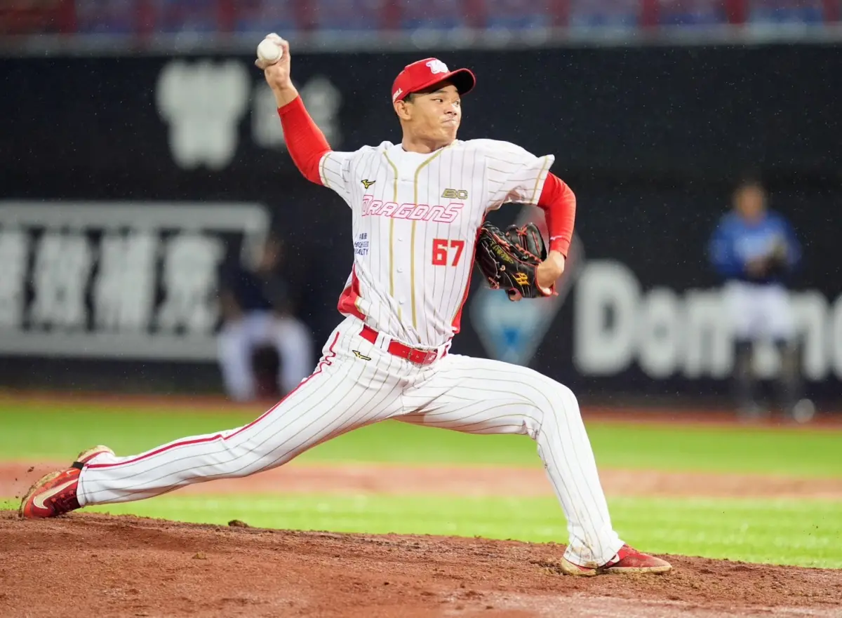 ▲味全龍年輕先發曹祐齊昨戰主投5局被打2安打、2保送，僅失1分退場，開季至今6場先發全部投滿5局，今日受訪時談到今年目標，曹祐齊坦言想把局數拉長。（圖／味全龍提供）