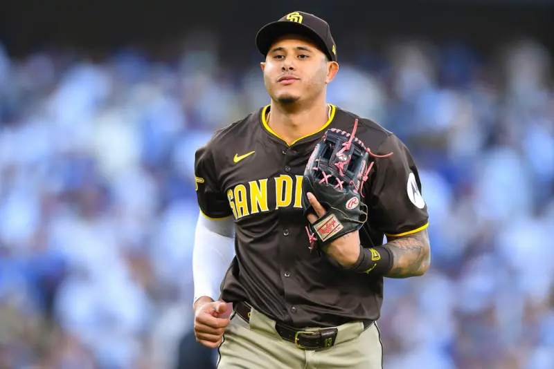 ▲聖地牙哥教士明星三壘手Manny Machado，前役系列賽G2在攻守交換時疑似將球丟向道奇休息區，也讓道奇主帥Dave Roberts相當不滿，直言感到「不尊重」。（圖／美聯社／達志影像）