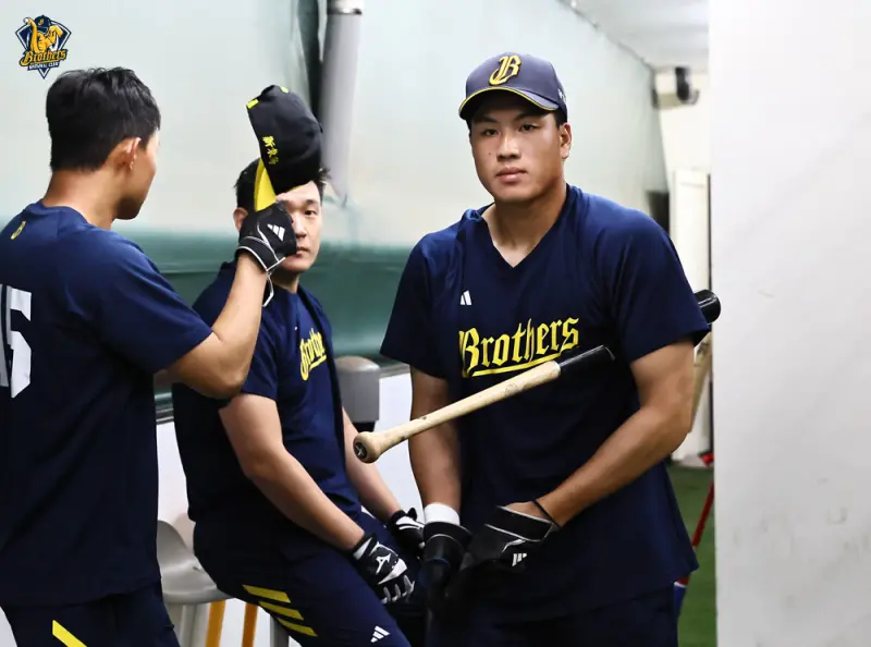 ▲中信兄弟為了備戰台灣大賽，在今（9）日將14名主力下放二軍，且將季中選秀的第一指名許庭綸，從二軍升上一軍，迎來生涯初登板。（圖／中信兄弟提供）