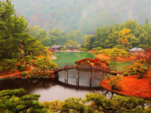 ▲香川縣高松市的栗林公園，秋季景致絕美。（圖／華航提供）