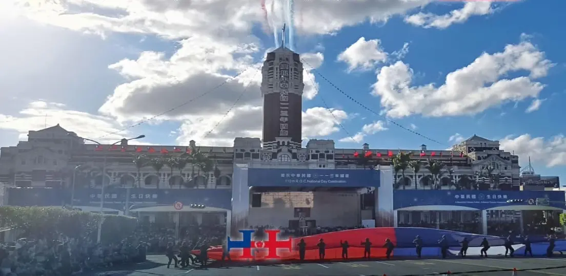 ▲國慶日上班薪水至少領2倍，出勤超過8小時加班費另計。（圖／翻攝自中華民國 讚國慶FB）