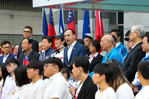 今出席國慶大典　朱立倫讚：韓國瑜撥亂反正充分展現中華民國
