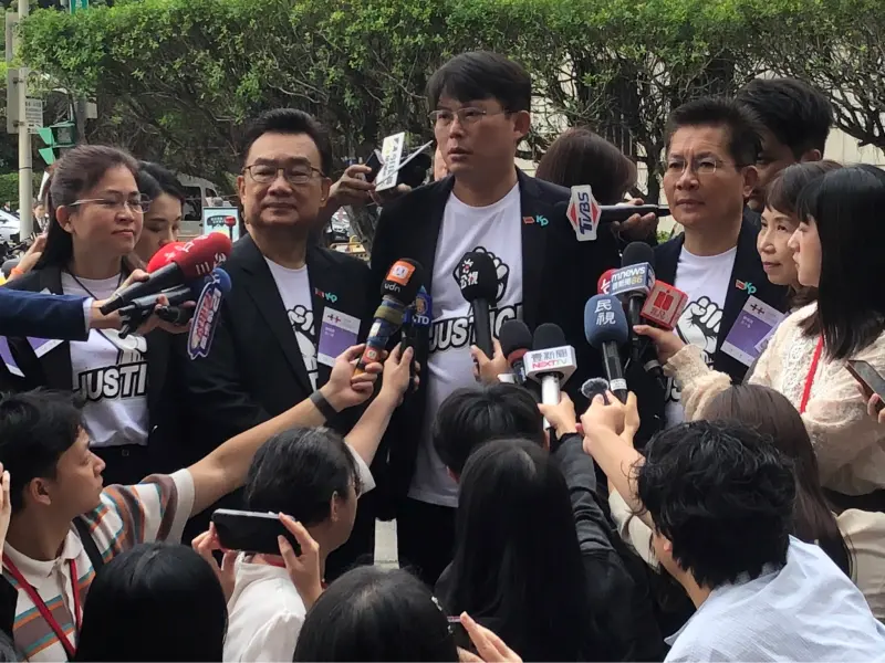 ▲對於韓國瑜特別保留柯文哲的座位,黃國昌誇讚韓非常有高度。(圖/記者嚴俊強攝,2024.10.10)