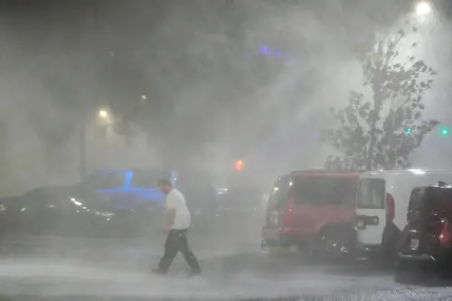 颶風米爾頓強襲美國佛州！多地頻發龍捲風警報　200萬戶無電可用
