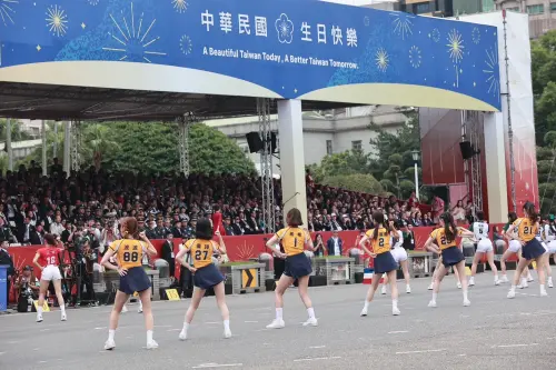 ▲雙十國慶，啦啦隊演出。（圖／記者葉政勳攝影）