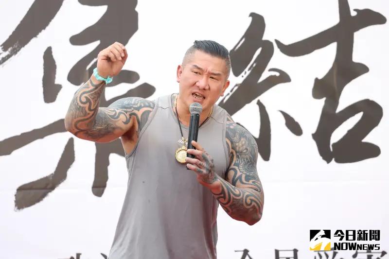 ▲館長宣布將去中國並全程直播，不會被消失，綠委吳思瑤祝福此行平安。（圖／記者李政龍攝）