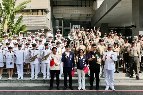 高雄舉辦國慶升旗　陳其邁：高市民在風災展現韌性與團結
