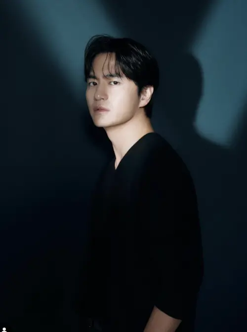 ▲李陣郁飾演不相信魔鬼存在的精神科醫生「保羅神父」。(圖/李陣郁IG) ▲李陣郁飾演不相信魔鬼存在的精神科醫生「保羅神父」。(圖/李陣郁IG)