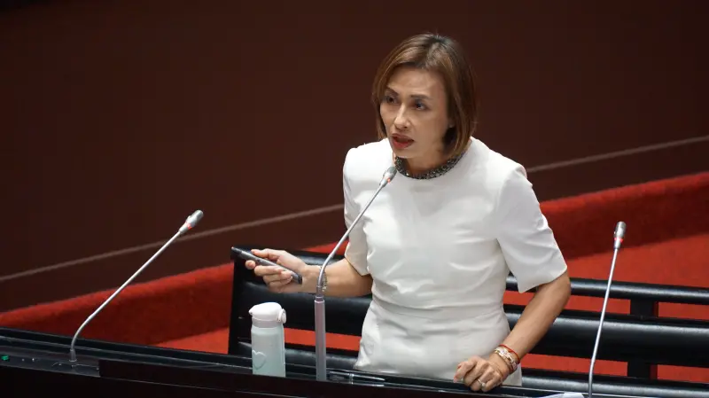 ▲邱議瑩說,立法院沒有通過台電1000億元撥補,台電累積虧損已經到4229億元,造成龐大虧損都是因為凍漲,只漲工業用電、民生用電大戶,現在立法院也不給撥補,也不給漲價,台電虧損只會越來越多。(圖/記者呂炯昌攝,2024.10.11)