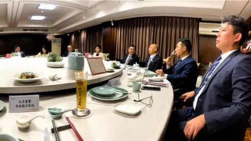 ▲韓國瑜當年應卓榮泰之託，邀集各黨團幹部，前往點水樓吃了頓「和解飯」，當時菜單中就有「DoReMi」。（圖／資料照，吳春城提供）