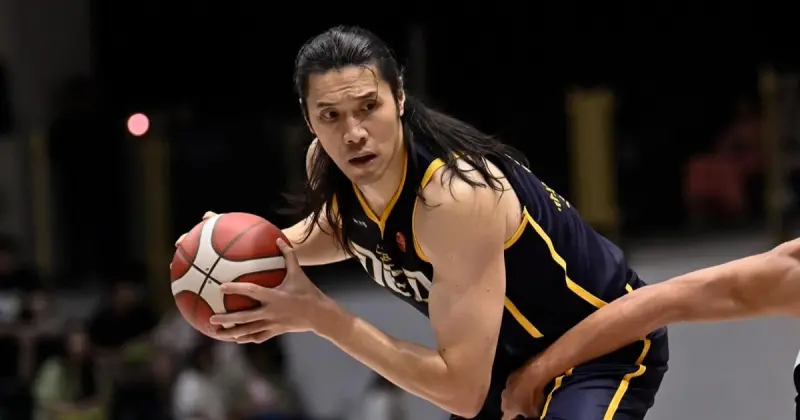 ▲TPBL台灣職籃大聯盟新北中信特攻今（1）日舉辦媒體日，特攻41歲老將曾文鼎今年夏天和球隊續約，今天也確認雙方簽的是兩年合約，因此他至少會再打兩年才可能會考慮退休。（圖／中信特攻提供）