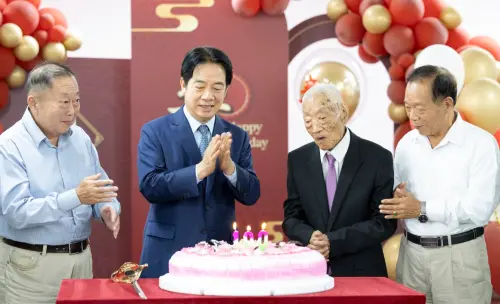 探視榮民!賴清德致敬前輩「保家衛國」 用行動展現國慶談話訴求