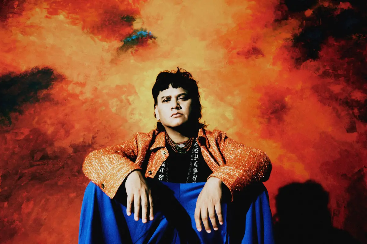 ▲桑布伊這次造型大突破，改穿時尚西裝，粉絲看到後也忍不住驚呼：「這是哪一位國際巨星！」（圖／卡達德邦文化工作室提供）