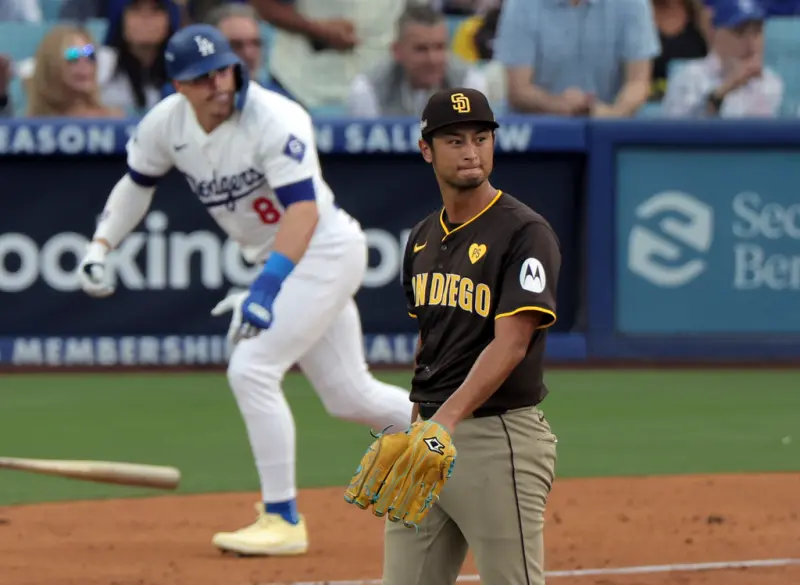 ▲MLB國聯分區系列賽G5，教士今日推派經驗豐富的達比修有出戰，雖然他繳出6.2局僅失2分的優質先發，無奈山本由伸表現更為出色，主投5局0失分，終場道奇就以2：0擊敗教士，闖進到國聯冠軍戰。（圖／美聯社／達志影像）