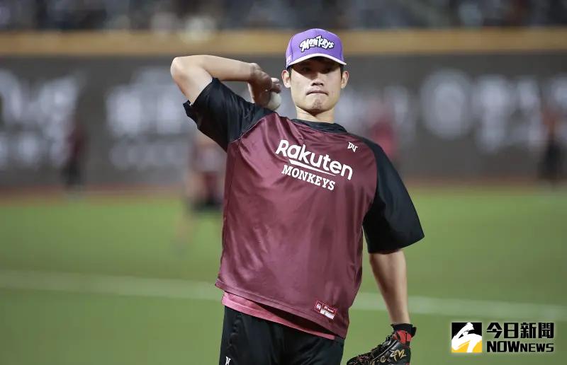 ▲中職樂天桃猿上半季面臨諸多因雨延賽，最後兩周要面臨7天6戰「地獄賽程」，稍早正式將林承飛登錄回一軍，就以先發三壘手登場，總教練古久保健二透露是因為40歲老將林智平連續出賽多日，把林承飛拉上來補上三壘空缺。（圖／記者葉政勳攝 , 資料照）