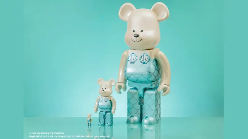 ▲星巴克2024金星專屬耶誕派對開賣庫柏力克熊1000%BE@RBRICK+STARBUCKS人魚小熊，購買規則一次整理。潮流藝術《BE@RBRICK世界巡展3》台北免費參觀。（圖／星巴克提供）