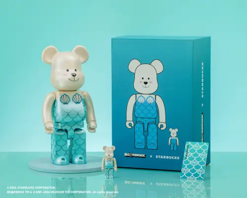 ▲「BE@RBRICK + STARBUCKS人魚小熊」聯名款採限量發售，每款附有專屬收藏編碼卡。（圖／星巴克提供）