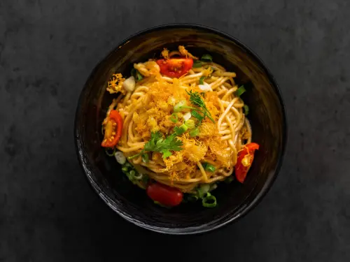 「蒜你厲害乾拌麵」食譜作法！有麵條、蛋、蒜頭就行：好吃到爆
