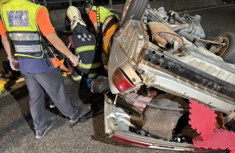 ▲國道3號雲林古坑段，發生追撞死亡車禍，其中，林姓死者為台中知名街頭藝人「熊貓」，廖姓死者為「彰南金虎爺慈善會」幹部。（圖／翻攝畫面）