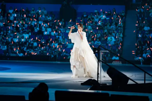 劉若英《飛行日》演唱會上海「續航」開唱 「飛向你」環繞舞台直達歌迷面前。(圖/相信音樂提供) ▲劉若英《飛行日》演唱會上海「續航」開唱 「飛向你」環繞舞台直達歌迷面前。(圖/相信音樂提供)