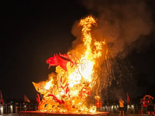 ▲火獅燒化是左營萬年季中最具意義的傳統儀式之一。（圖／高市府民政局提供）