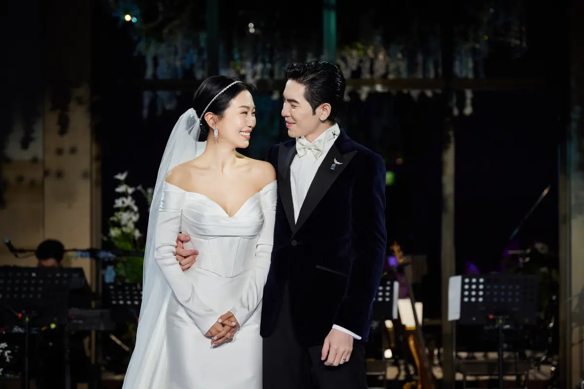 ▲金曲歌王蕭敬騰（中）與經紀人Summer（林有慧）低調相戀多年，於昨（13）日補辦婚禮，好友王子邱勝翊（右）也悄悄分享，Summer多年前令他相當不解的「一舉動」，如今想來才終於恍然大悟。（圖／prince_pstar IG）