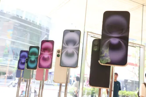 ▲蘋果信義店、信義A13 Apple直營店開賣iPhone 16。(圖/NOWnews攝影中心,2024.09.20) ▲蘋果信義店、信義A13 Apple直營店開賣iPhone 16。(圖/NOWnews攝影中心,2024.09.20)