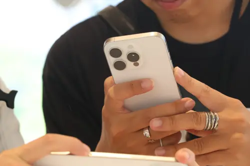 ▲蘋果信義店、信義A13 Apple直營店開賣iPhone 16 Pro系列。（圖／NOWnews攝影中心，2024.09.20）