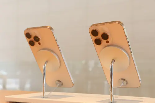 ▲蘋果信義店、信義A13 Apple直營店開賣iPhone 16 Pro系列。（圖／NOWnews攝影中心，2024.09.20）