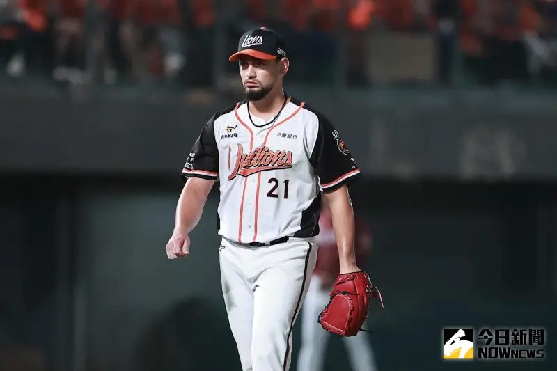 ▲中信兄弟確定重金簽下前統一獅王牌洋投勝騎士（Mario Sanchez），作為休賽季補強的第五號洋投。中信兄弟新球季洋投布局，從「四天王」升級成「五芒星」，勝騎士也有望成為黃衫軍尋求衛冕的最後一塊拼圖。（圖／記者葉政勳攝 , 2024.10.14）