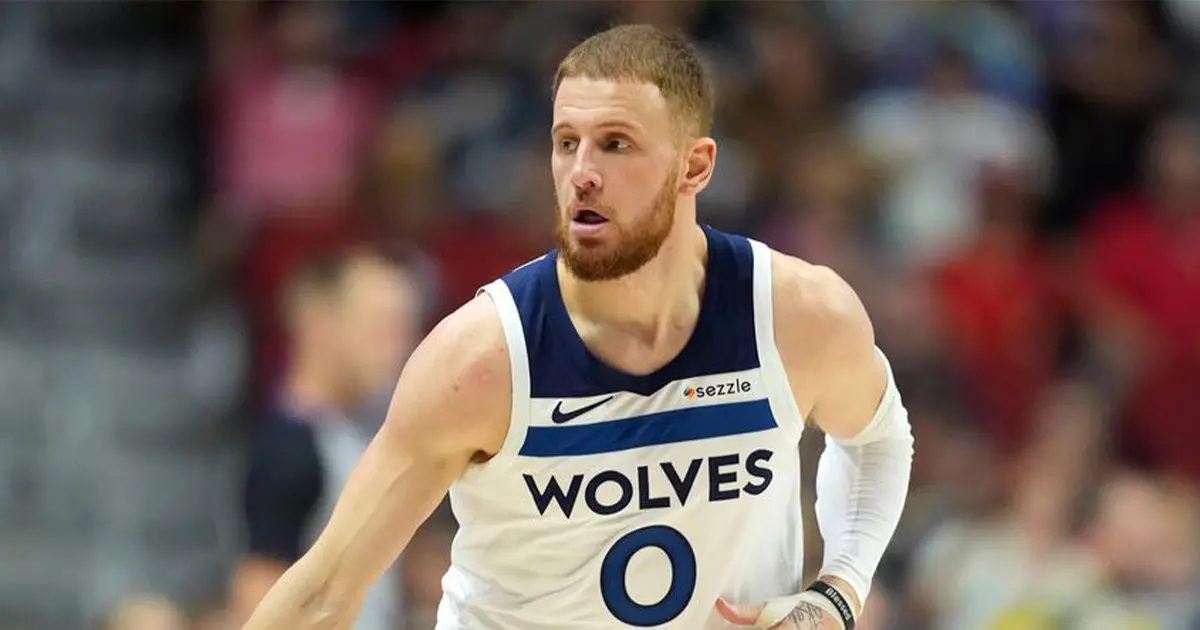 ▲美國職籃（NBA）季前熱身賽，紐約尼克在主場對上明尼蘇達灰狼，Donte DIvincenzo對上老東家，在一次罰球中，怒噴尼克總教練Tom Thibodeau。（圖／美聯社／達志影像）