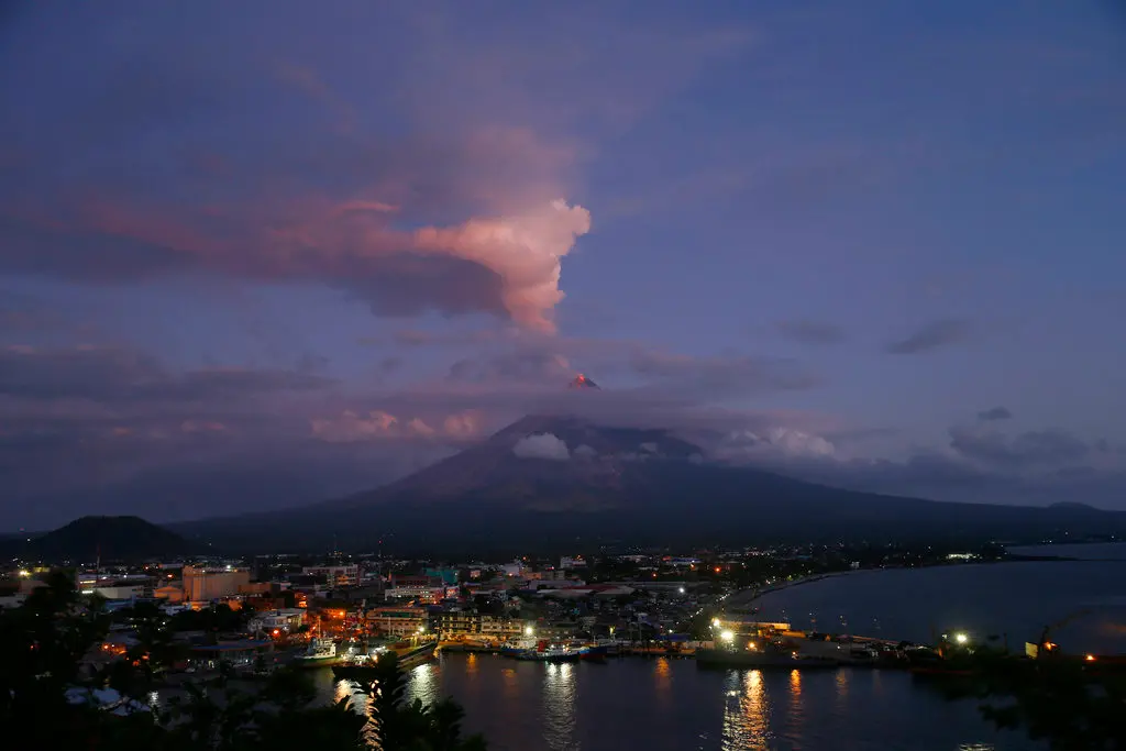 ▲菲律賓城市黎牙實比（Legazpi City）有山脈和海洋資源，旅遊的CP值相當高。（圖／美聯社／達志影像）