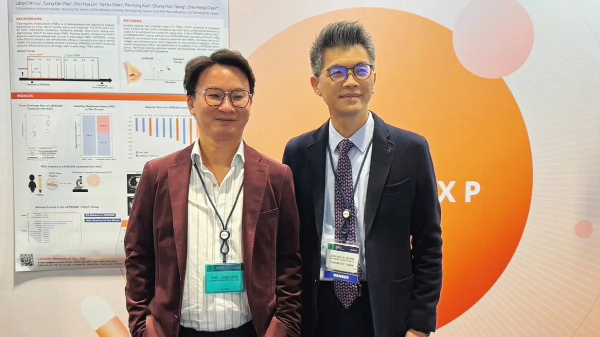 ▲朗齊生醫董事長陳丘泓（左）與中國醫藥大學附設醫院乳房中心主任劉良智醫師（右），將攜手於台北國際乳癌研討會（TIBCS）發表乳癌治療新突破成果。（圖／朗齊生醫提供）
