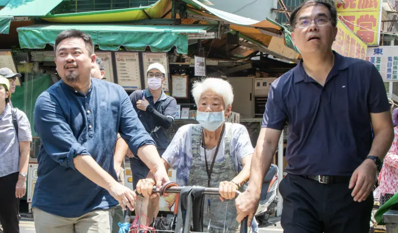 ▲洪申翰與蔣萬安因拾荒者列冊議題槓上，洪申翰邀蔣上街頭看看拾荒者狀況，而非在冷氣房繼續講糟蹋人的話。（圖／洪申翰辦公室提供）