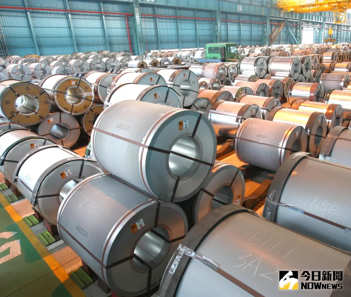 ▲中鋼公司決定，113年11月份月盤盤價將適度調漲，以助用戶緊密接軌鋼市。(資料照／記者黃守作攝)