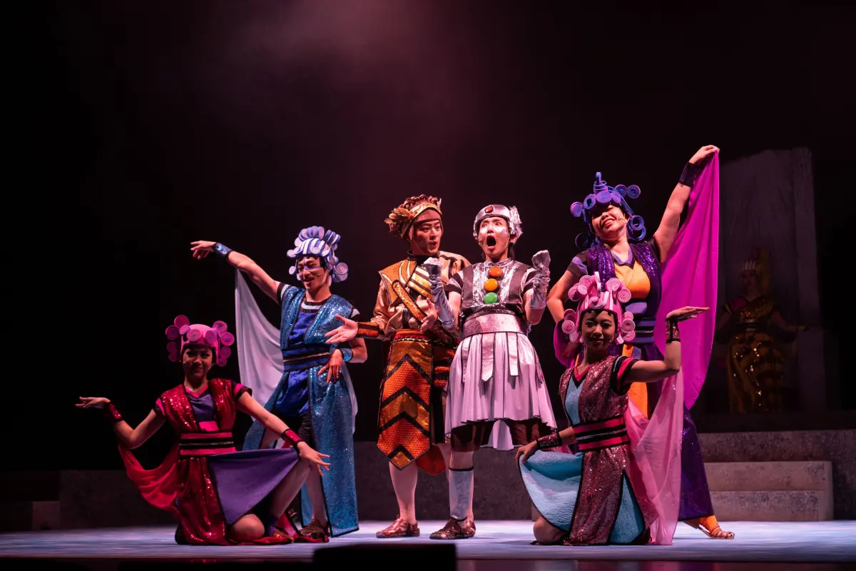 ▲南國音樂節，嚎哮排演帶來搞笑版希臘故事《別叫我英雄》。（圖／屏東縣府提供）