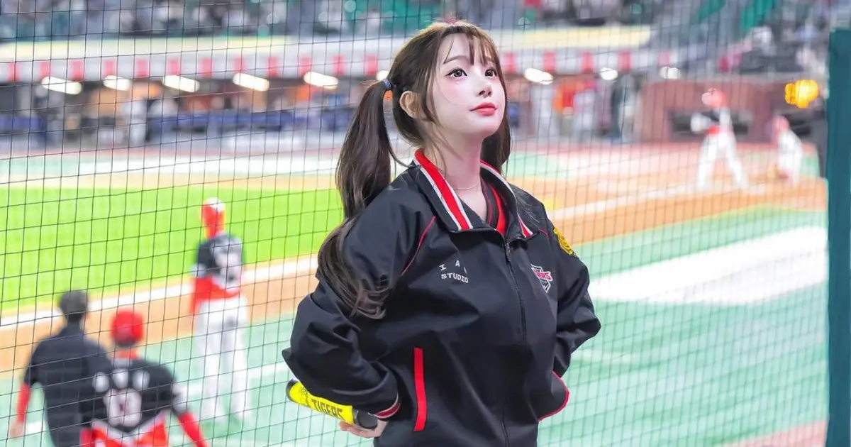 ▲20歲韓籍啦啦隊女神李珠珢不斷瘋傳會來台灣，在社群上一舉一動都受到高度關注，今日她在IG限時動態感謝起亞虎隊，並曬出應援物照片，再度引發網友瘋猜，「談好了？」（圖／李珠珢IG）