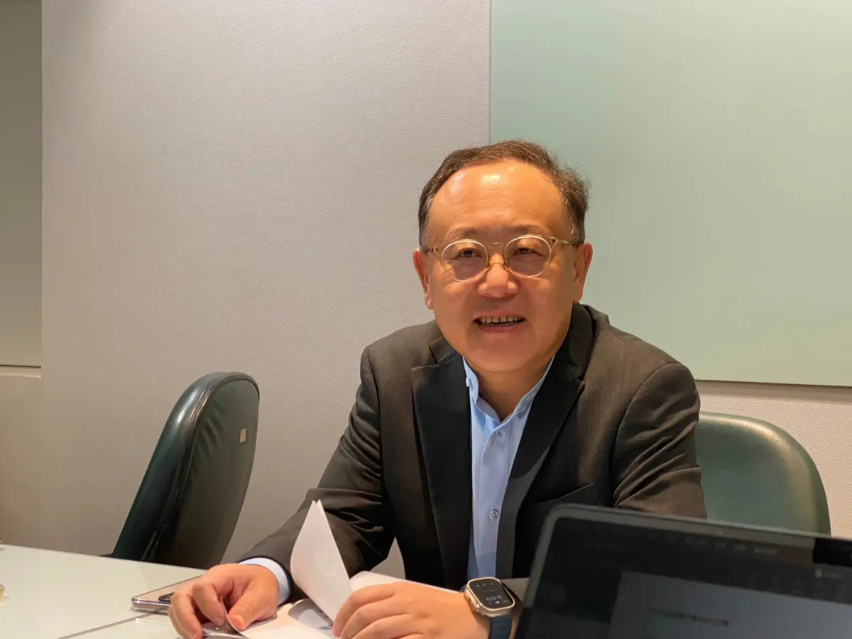 ▲行政院政委史哲說明明日院會將通過《青年基本法》，定義青年年紀為18至35歲。（圖／記者陳威叡攝）