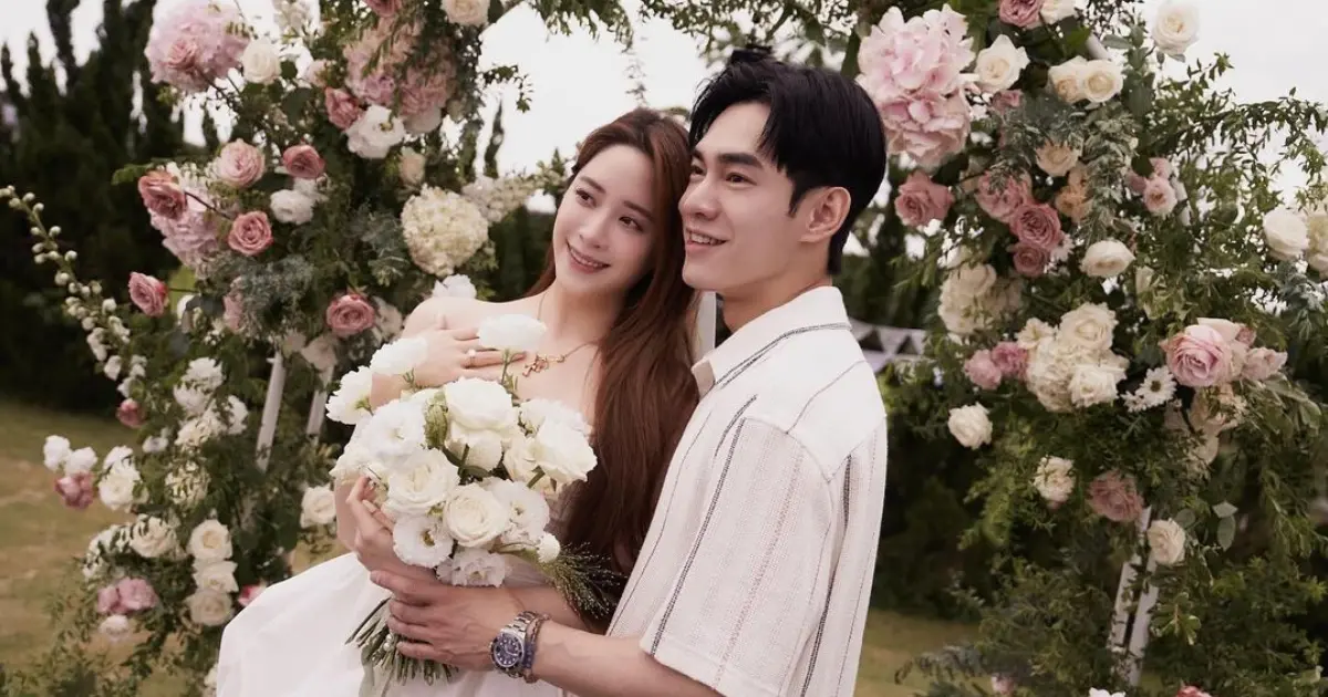 ▲歐陽妮妮（左）結婚不到半年，開心宣布懷孕，昨天她也在小紅書曬出家人獲知懷孕的影片，爸爸歐陽龍還因此感動落淚。（圖／翻攝歐陽妮妮 IG）