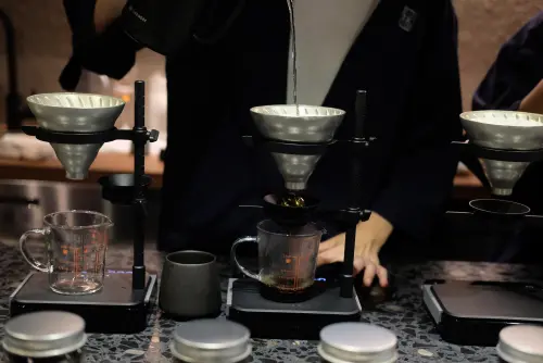 ▲在Fika Fika SHIU XIANG的每款咖啡豆，都是陳志煌的創作，有其獨有的特性與適合的沖製方式。（圖／記者葉盛耀攝）