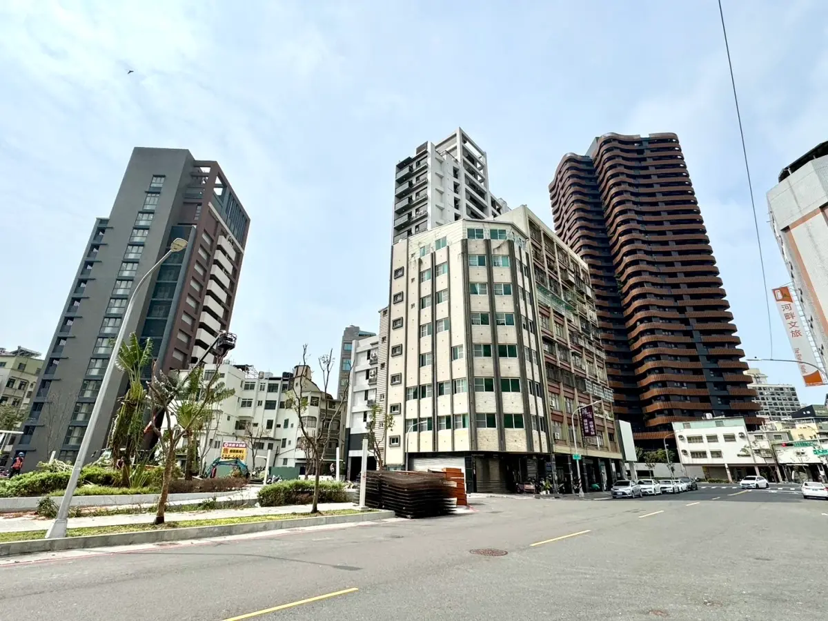 ▲房貸之亂加上央行打房，今年房市買氣不斷走低，其中又以高雄、台南崩跌最慘。（圖／台灣房屋提供）