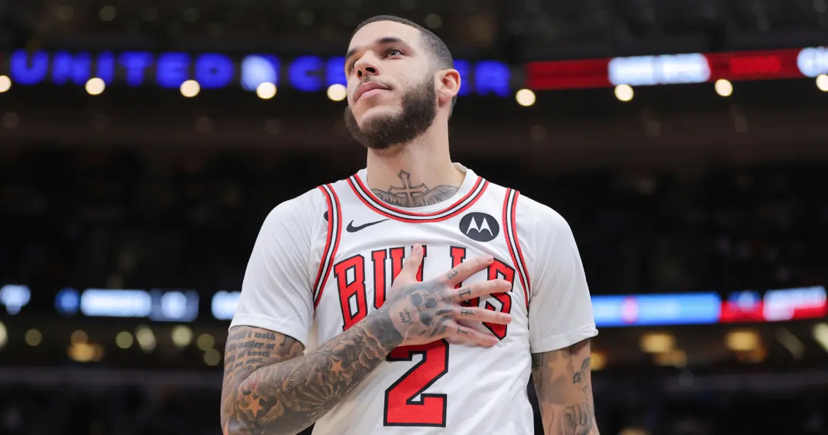 ▲「球哥」Lonzo Ball本季出賽19場比賽，場均出戰19.4分鐘，美國媒體ESPN認為他在能上場時，表現相當出色，期許他能夠維持這樣的數據，為自己在季後爭取一份大合約。（圖／美聯社／達志影像）